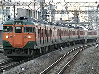 113系0番台 湘南色 (クハ111-240) JR東海道本線 川崎