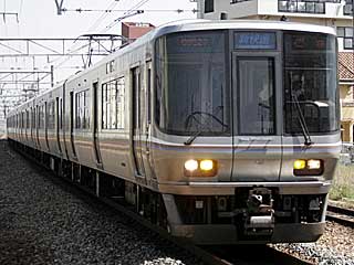 223系1000番台 一般色 (クハ222-2002) JR東海道本線 長岡京