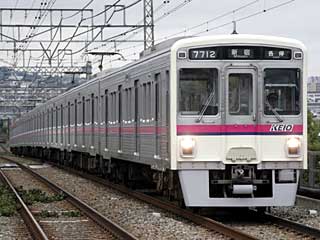7000n F (7712) { {͌