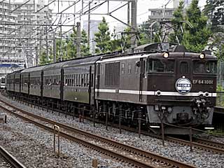 快速「レトロ横濱」 EF64型1000番台 くつろぎ色 (EF64-1001) JR東海道本線 横浜〜戸塚