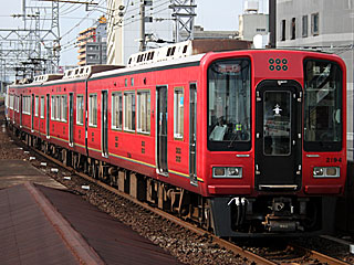 2000系 真田赤備え列車 (2194) 南海高野線 萩ノ茶屋 2044F